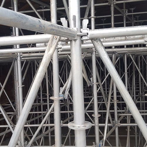 1,盘扣式脚手架支架的搭设和拆除必须由经过培训的专业架子工担任,持