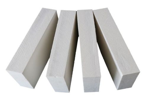 表面覆膜制作而成,这种板材在内墙装饰中很受欢迎,也被称为竹碳纤维